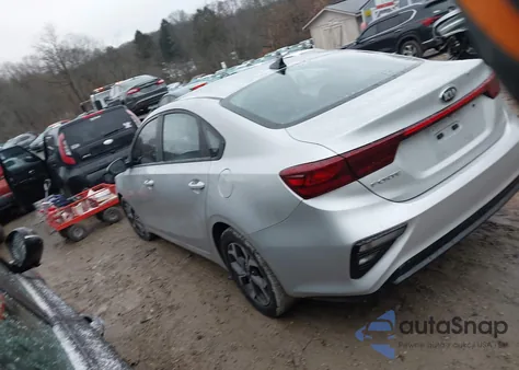 2021 Kia Forte Lxs z USA, uszkodzony, nr VIN 3KPF24AD4ME352976